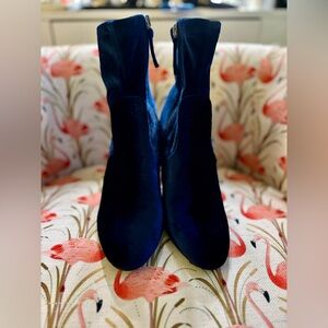 Steve Madden Bright Blue Velvet heeled boots! Sz 7.5